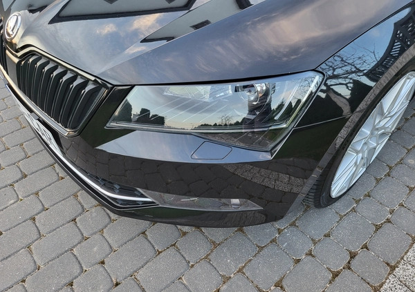 Skoda Superb cena 69900 przebieg: 132306, rok produkcji 2015 z Józefów małe 742